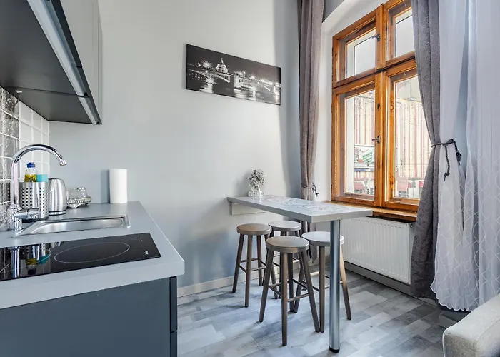 Functional And Comfortable Very Berry In By Renters Apartment *