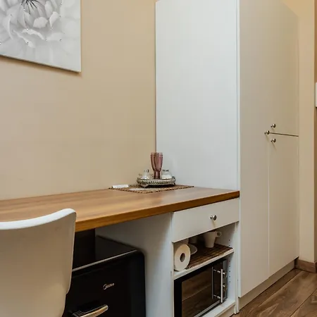 Functional And Comfortable Very Berry In By Renters Poznań