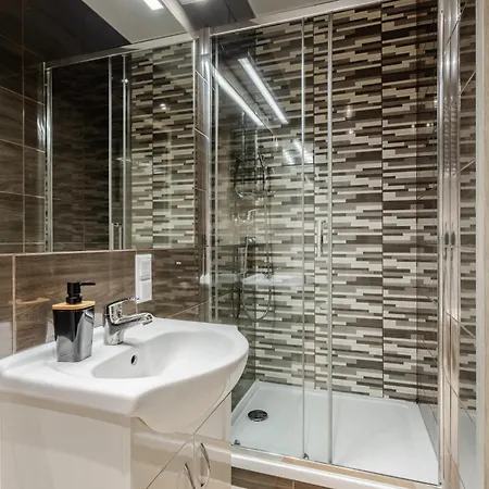 Appartamento Functional And Comfortable Very Berry In By Renters Poznań