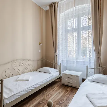 Functional And Comfortable Very Berry In By Renters Appartement Poznań