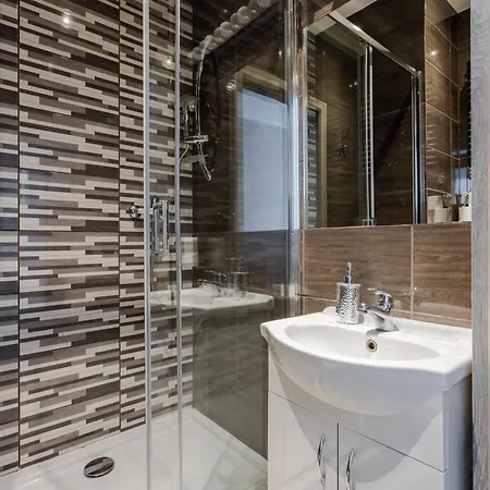 Functional And Comfortable Very Berry In By Renters Πόζναν