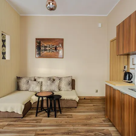 Functional And Comfortable Very Berry In By Renters Appartement Poznań
