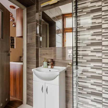 Functional And Comfortable Very Berry In By Renters * Πόζναν