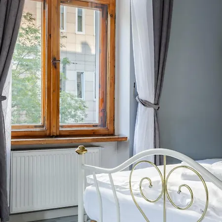 Functional And Comfortable Very Berry In By Renters Appartement