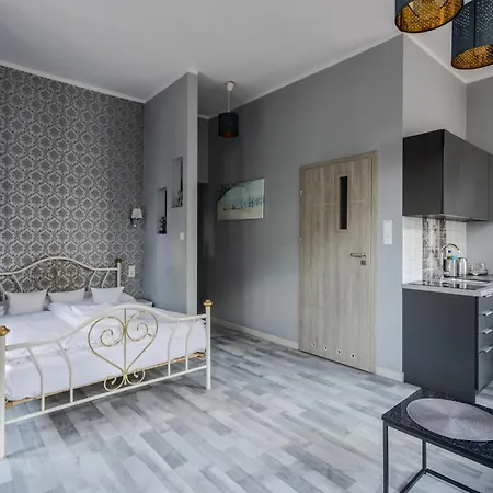 Functional And Comfortable Very Berry In By Renters Poznań
