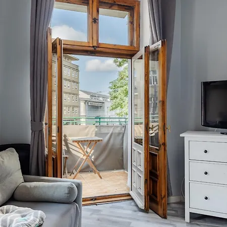 Functional And Comfortable Very Berry In By Renters Appartement Poznań
