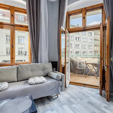 Functional And Comfortable Very Berry In By Renters Appartement *