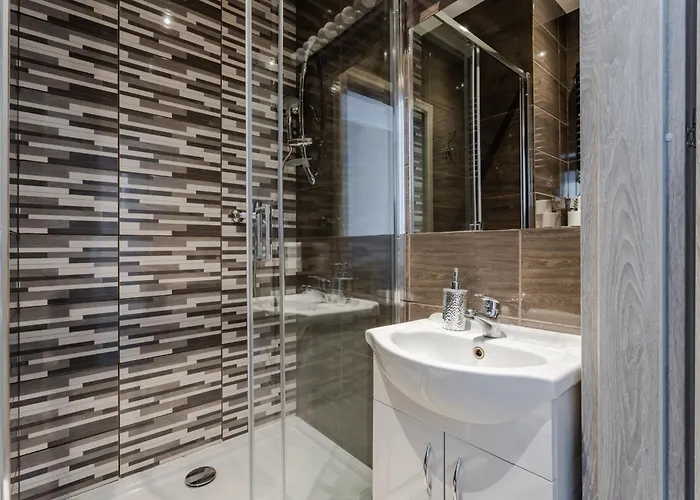 Functional And Comfortable Very Berry In By Renters פוזנן