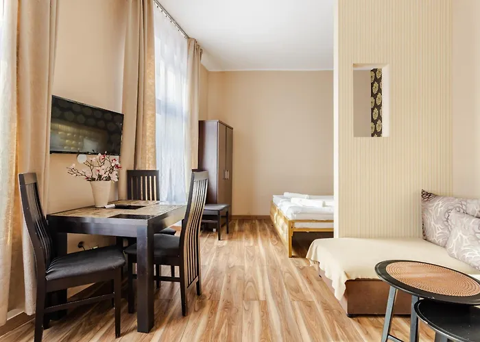 公寓 Functional And Comfortable Very Berry In By Renters 波兹南