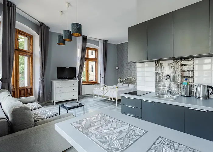 Functional And Comfortable Very Berry In By Renters Apartament