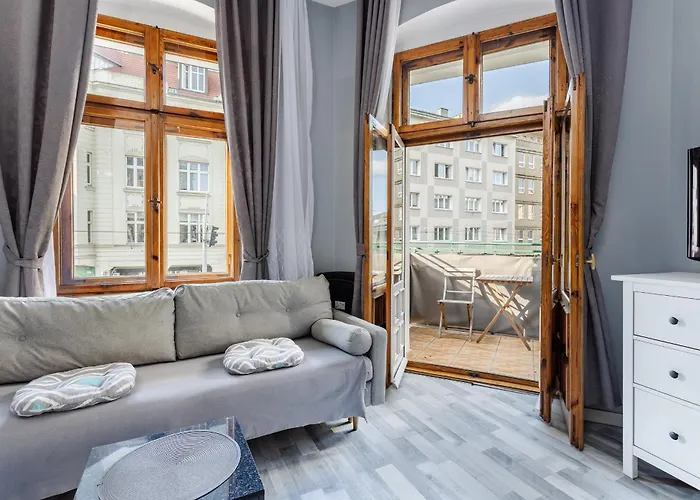 Functional And Comfortable Very Berry In By Renters דירה *